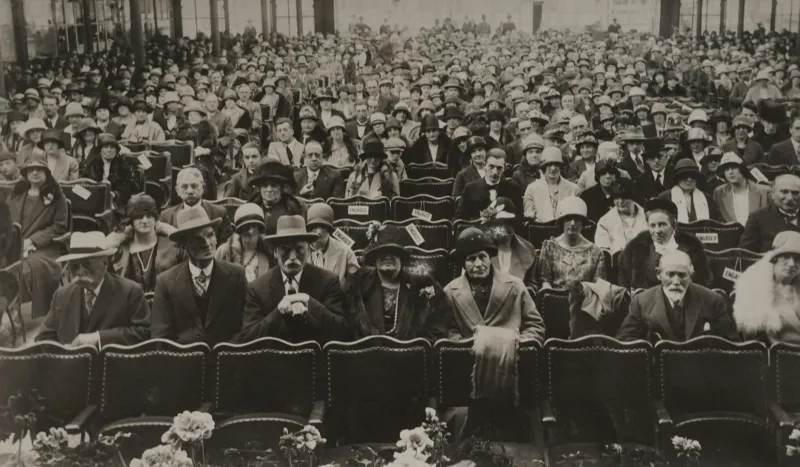 Crowds, Chalk, and Telegraph Wires: When America Gathered in the Streets to Watch Sports
